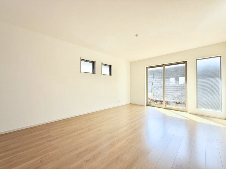 ���r���O ���������S�n�̂����A���z�̃��r���O