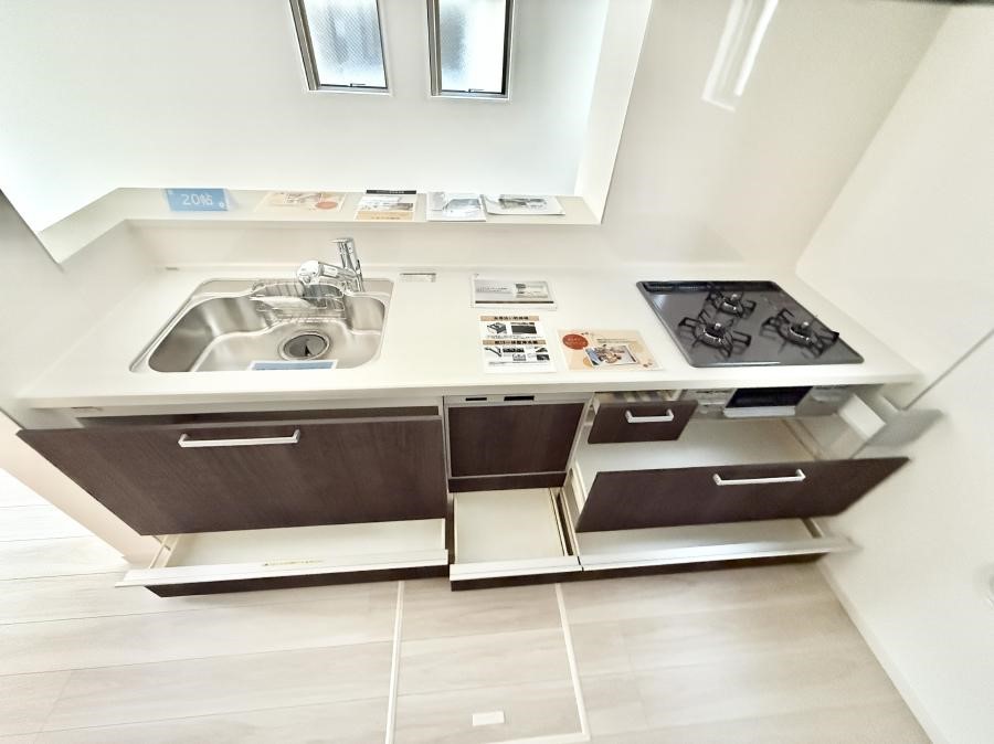 �L�b�`�� �������Ƒ����J��[�߂�A������̂���L�b�`��