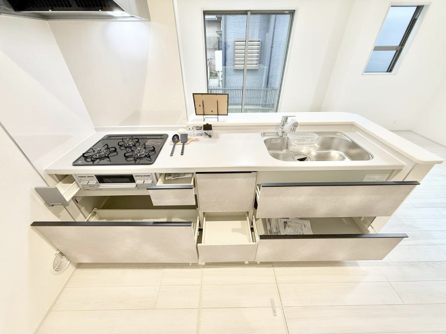 �L�b�`�� �������Ƒ����J��[�߂�A������̂���L�b�`��