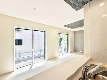 ���r���O ���������S�n�̂����A���z�̃��r���O