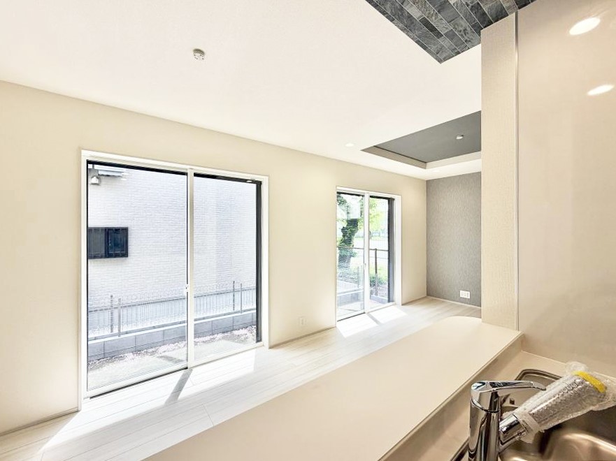 ���r���O ���������S�n�̂����A���z�̃��r���O