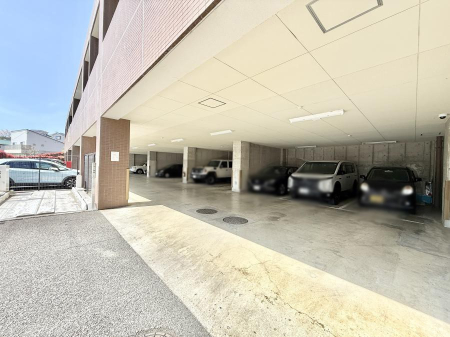 ���ԏ� �O�ρ�����ɂ��钓�ԃX�y�[�X�Ȃ̂ň��S�ł���