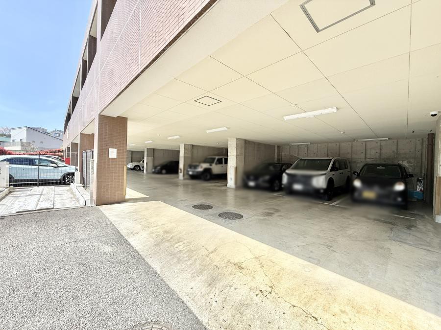 ���ԏ� �O�ρ�����ɂ��钓�ԃX�y�[�X�Ȃ̂ň��S�ł���