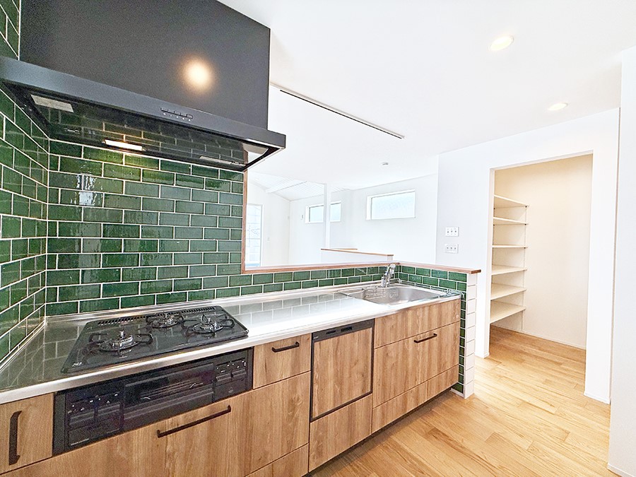 �L�b�`�� �������Ƒ����J��[�߂�A������̂���L�b�`��