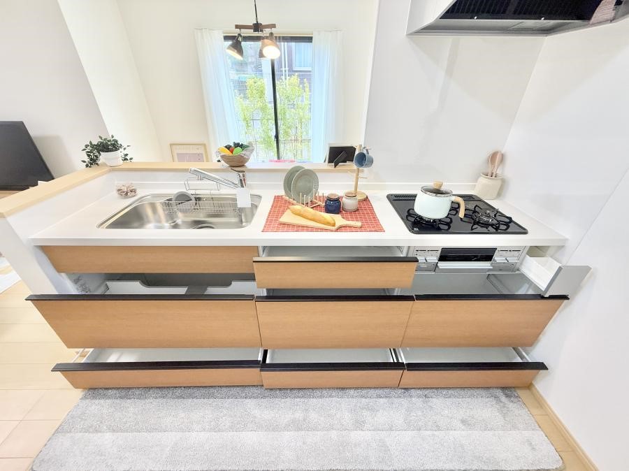 �L�b�`�� �����������������Ԃ����܂��A�Ί炠�ӂ��L�b�`��