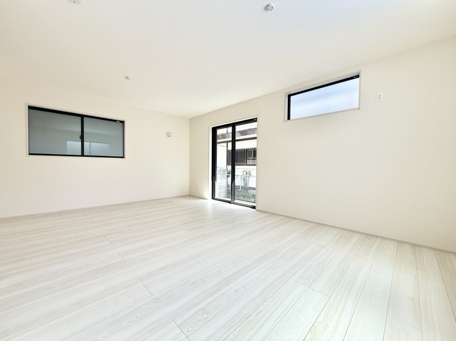 ���r���O ����