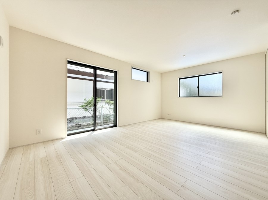 ���r���O ����