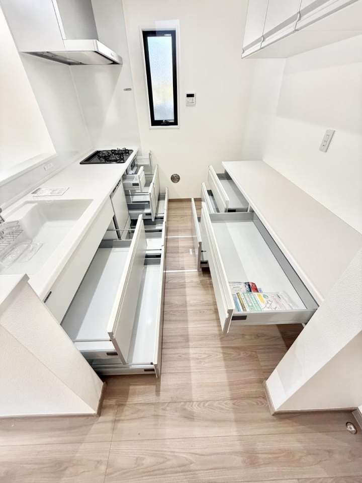 �L�b�`�� �������Ƒ����J��[�߂�A������̂���L�b�`��