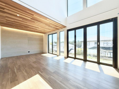 ���r���O ���������S�n�̂����A���z�̃��r���O