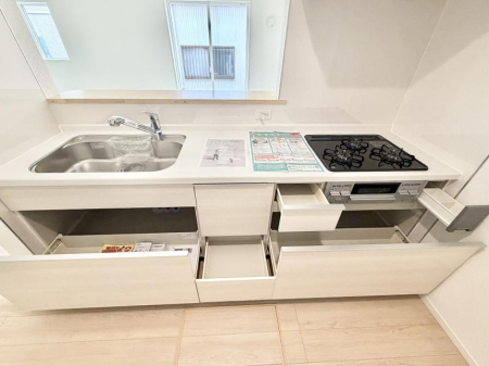 �L�b�`�� 4����  ���Ƒ����J��[�߂�A������̂���L�b�`��