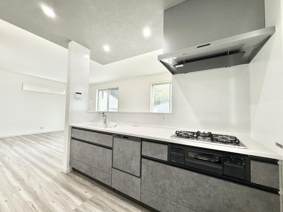 �L�b�`�� �����������������Ԃ����܂��A�Ί炠�ӂ��L�b�`��