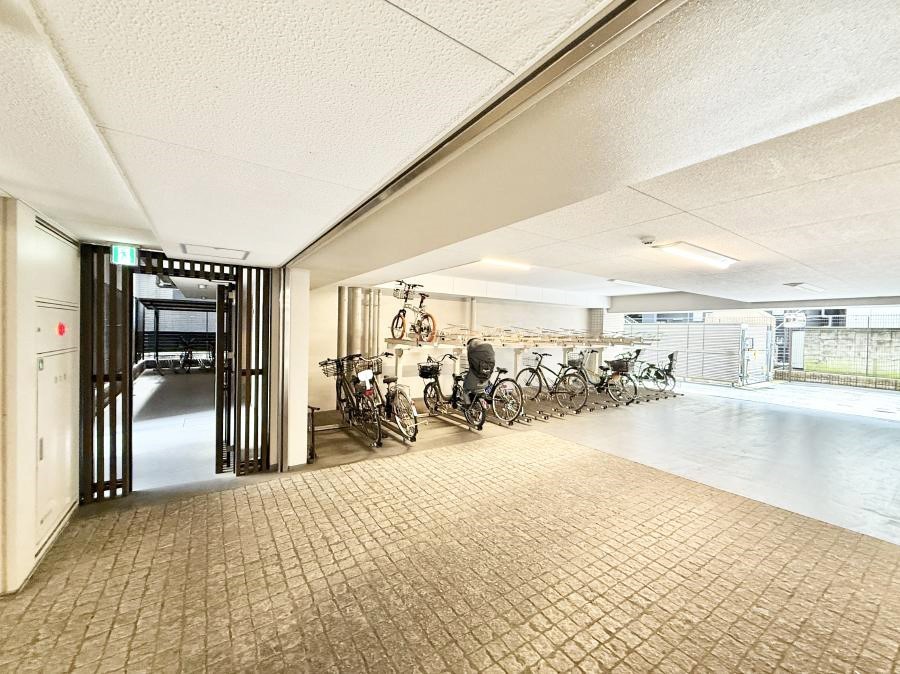 ���̑� �O�ρ�������Ɛ������ꂽ���֏�ŁA���]�Ԃ̕ۊǂ����S�ł�