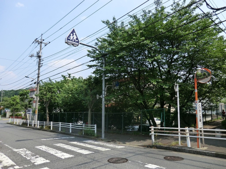 ���ӊ� ���w�Z 700m �����q�s���F�Öؑ䏬�w�Z