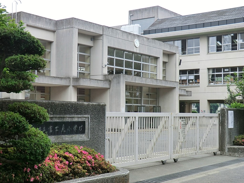 ���ӊ� ���w�Z 1300m �����R�s���x�m�����w�Z