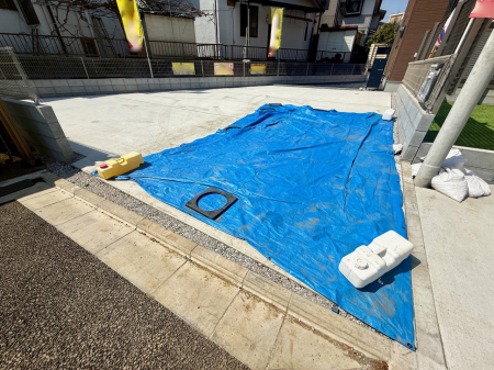  �O�ρ�����ɂ��钓�ԃX�y�[�X�Ȃ̂ň��S�ł���