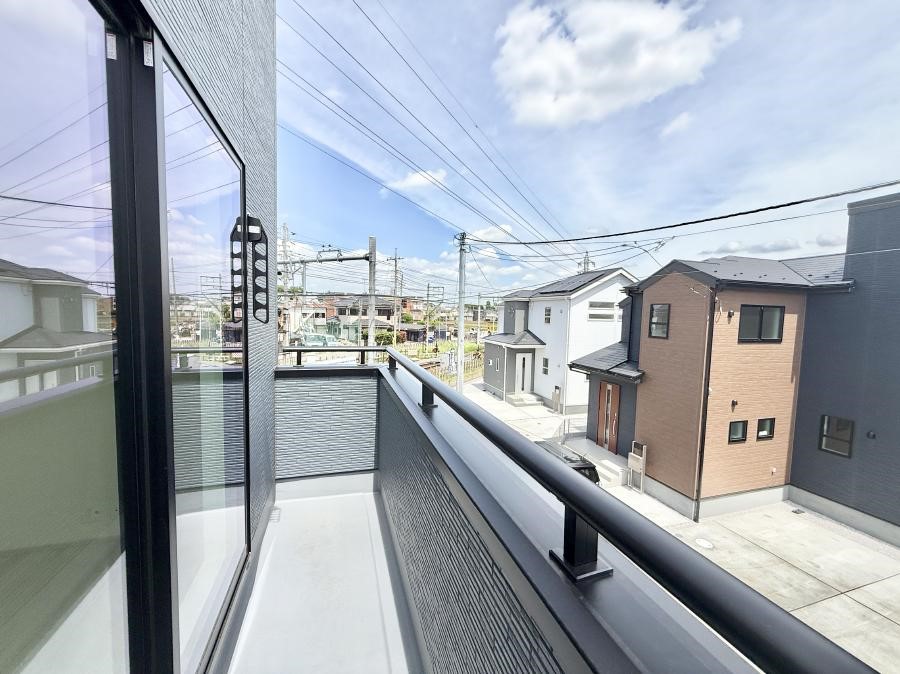 �o���R�j�[ 9����  �� �G�߂̈ڂ낢����������J���I�ȋ�Ԃł�