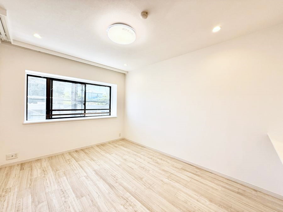 �Q�� ����