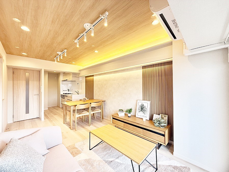 ���r���O ����