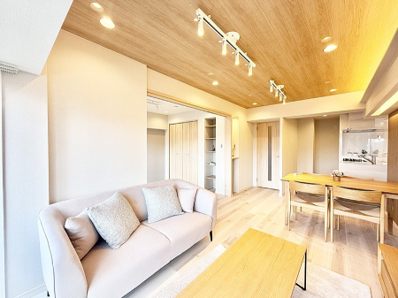 ���r���O ����