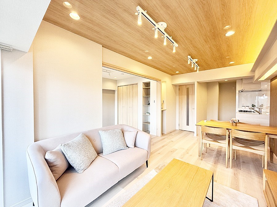 ���r���O ����