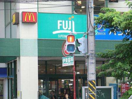 ���ӊ� �X�[�p�[ 300m FUJI���l��X