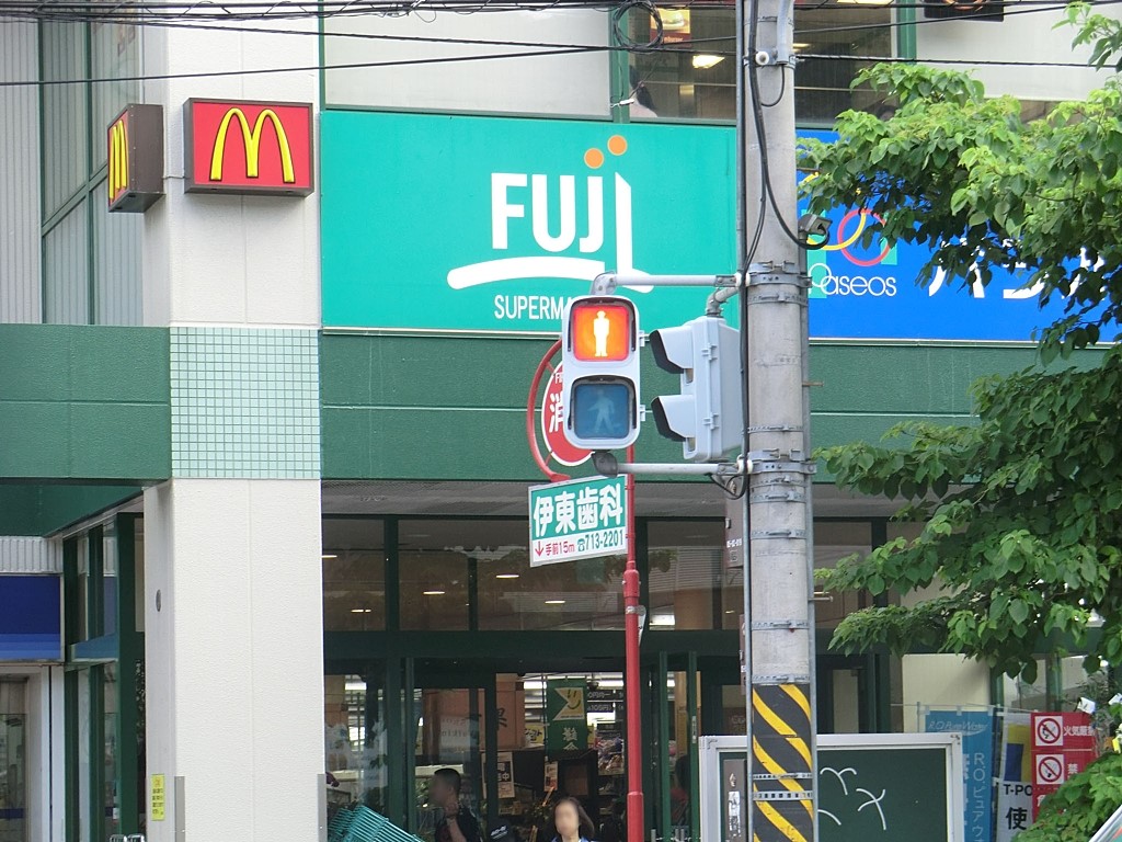 ���ӊ� �X�[�p�[ 300m FUJI���l��X