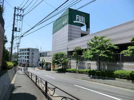 ���ӊ� �X�[�p�[ 300m FUJI ����X