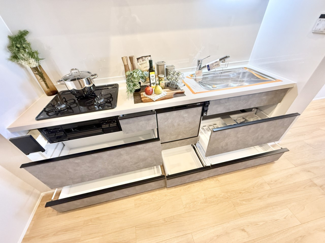 �L�b�`�� �������Ƒ����J��[�߂�A������̂���L�b�`��