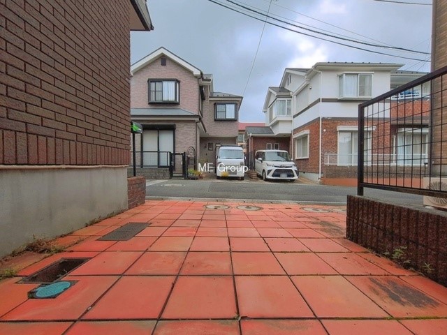  �O��